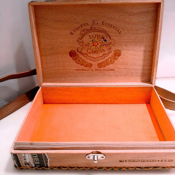 Suenos de Saundra Upcycled Collection, Jaime Garcia, My Father Cigar Box, Purse - Picture 11 of 12